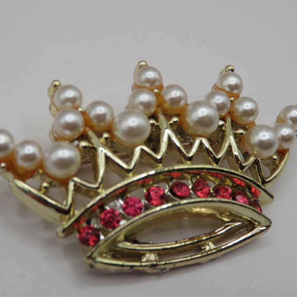 Vintage Faux Pearl Pink Rhinestone Accent Gold Tone Crown Brooch - Picture 4 of 8